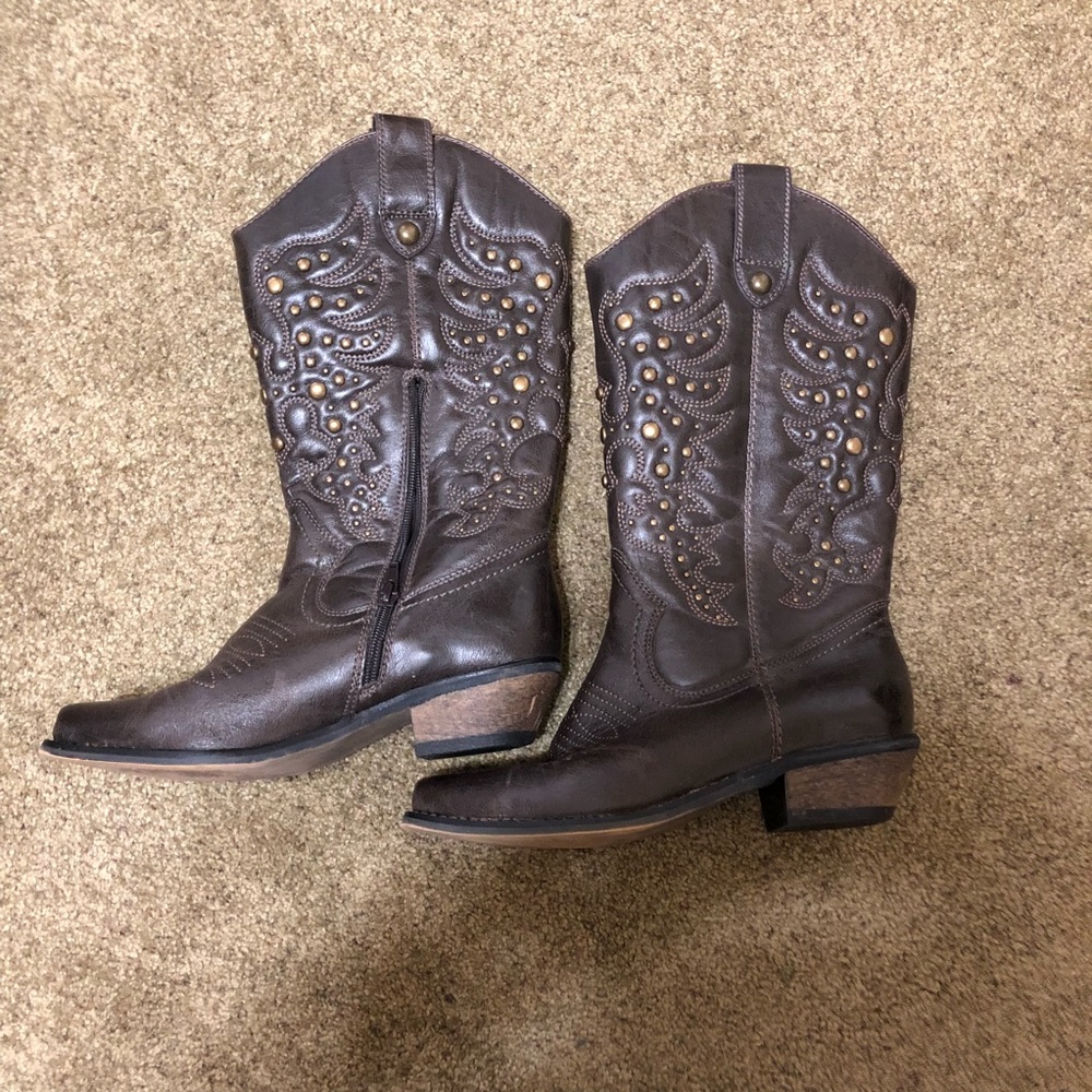Brown embellished cowboy boots -8